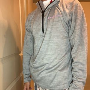 Vineyard Vines grey quarter zip pull over in gray